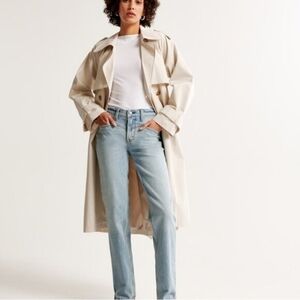 Abercrombie & Fitch The 90s Straight Mid Rise Jean Light Wash Denim Size 12/31